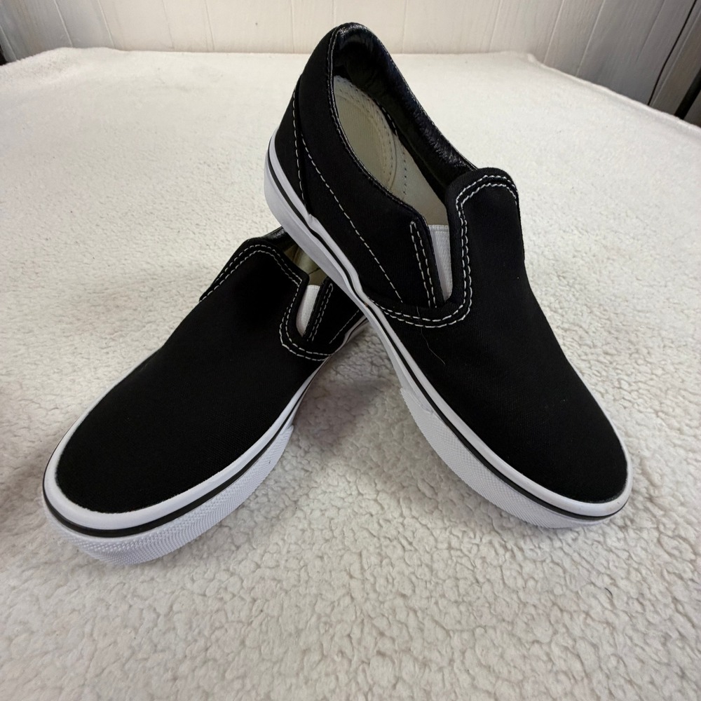 New w/Box Vans Classic Slip-On Kids Size 13 Black